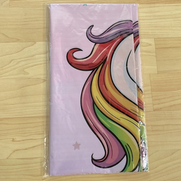 4pcs. Unicorn Tablecloth + More - Picture 6 of 8